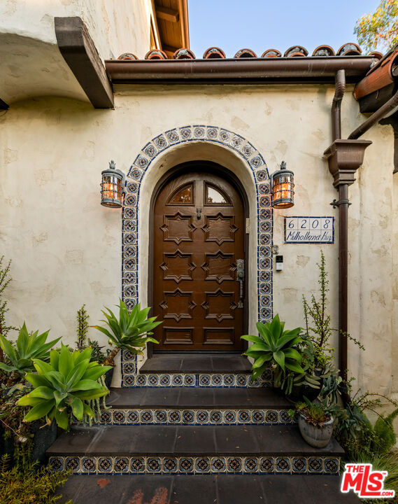 6208 Mulholland Highway