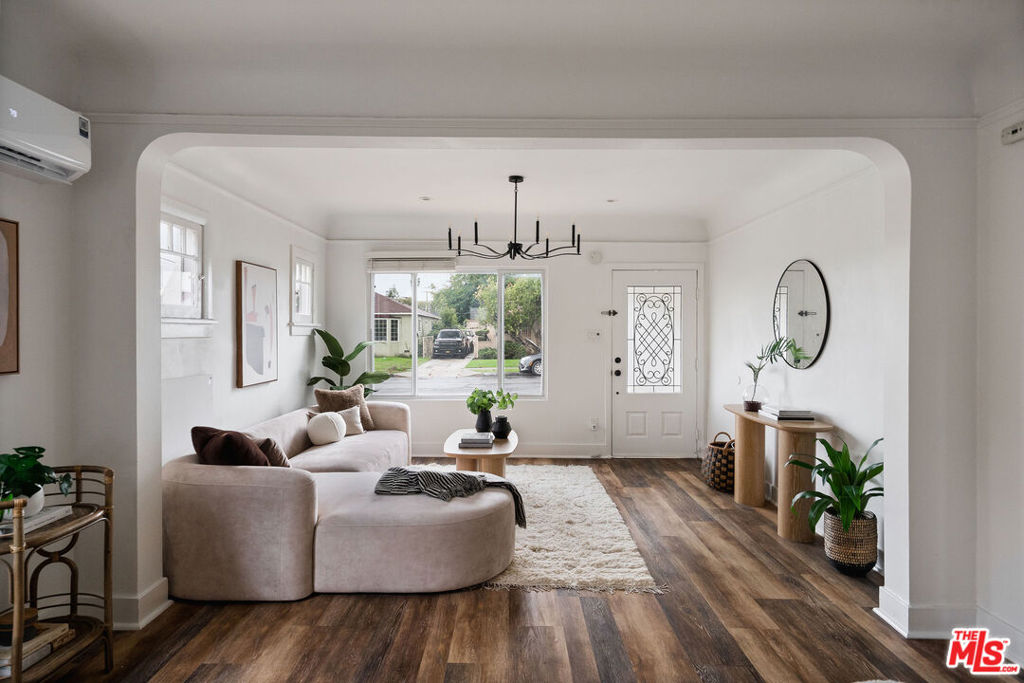 607 W 111th Place