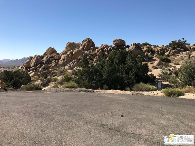 6220 Mirlo Court