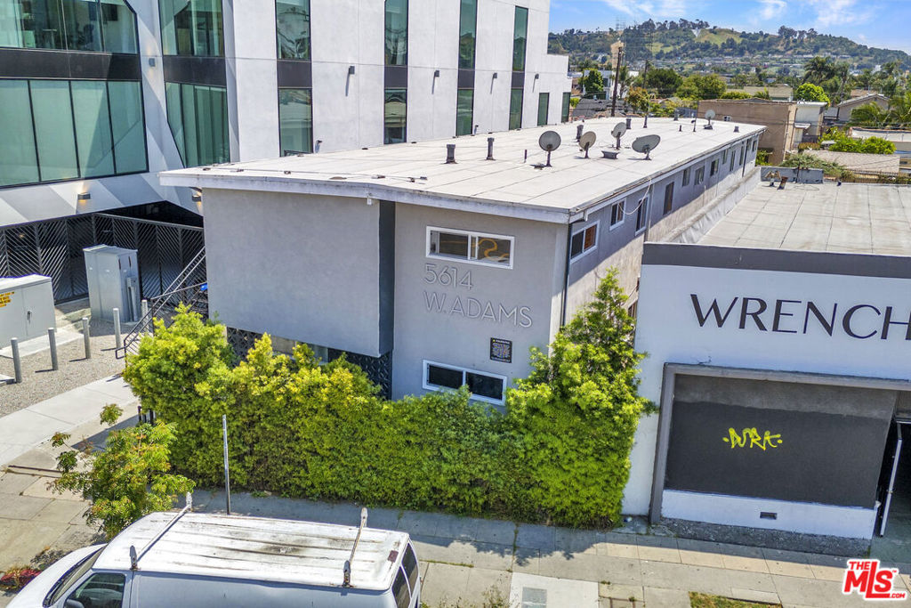 5614 W Adams Boulevard
