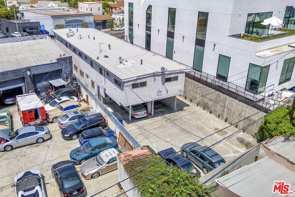 5614 W Adams Boulevard