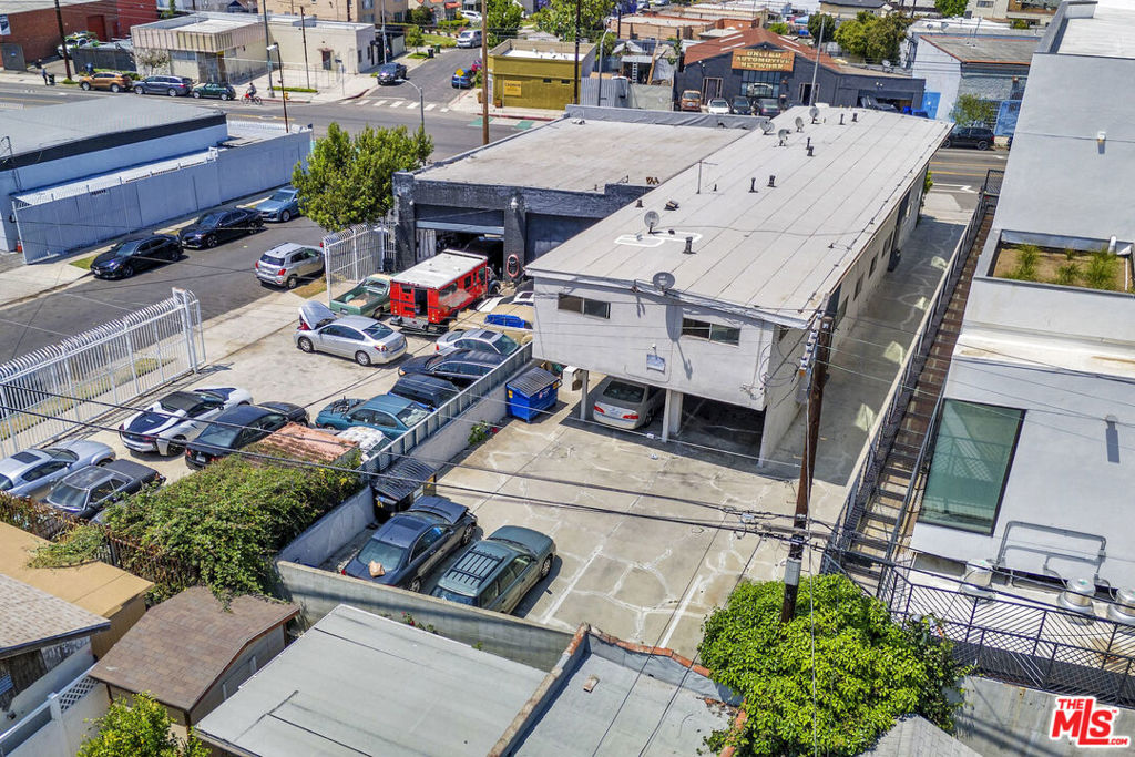 5614 W Adams Boulevard