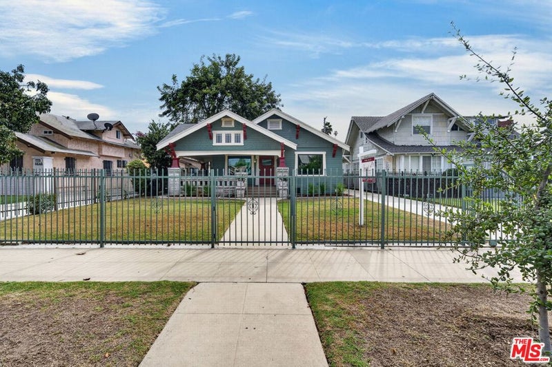 1588 W 49th Street