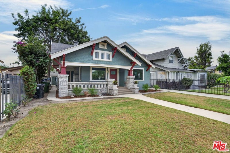 1588 W 49th Street