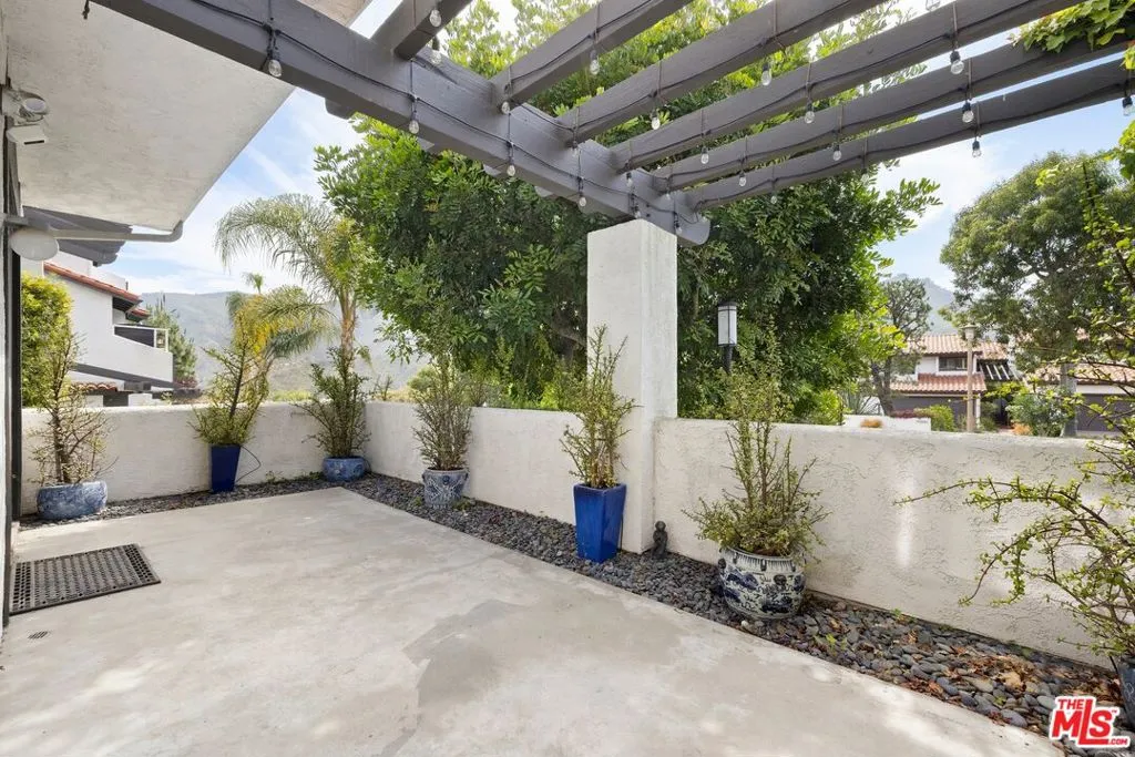 Pacific Palisades, California 90272, United States, 3 Bedrooms Bedrooms, ,3 BathroomsBathrooms,Residential,Active,155042