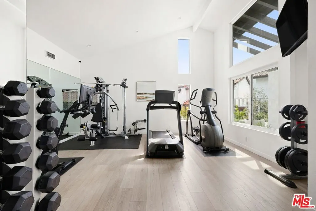 Pacific Palisades, California 90272, United States, 3 Bedrooms Bedrooms, ,3 BathroomsBathrooms,Residential,Active,155042