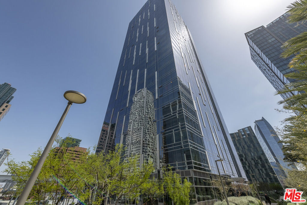 877 Francisco Street 919