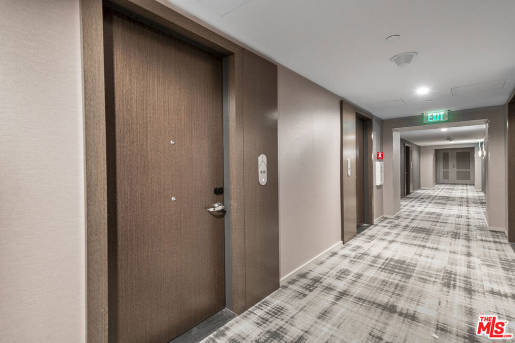 877 Francisco Street 919