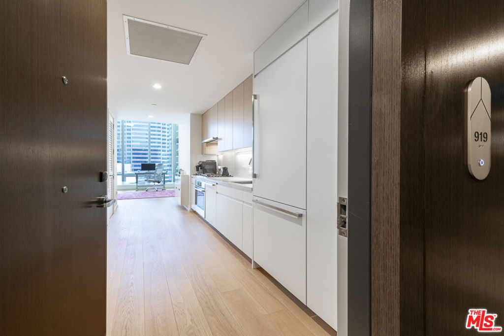 877 Francisco Street 919