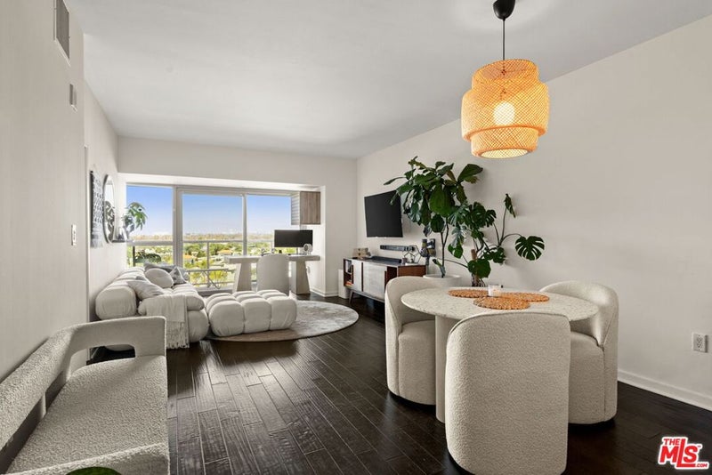 13700 Marina Pointe Drive 809