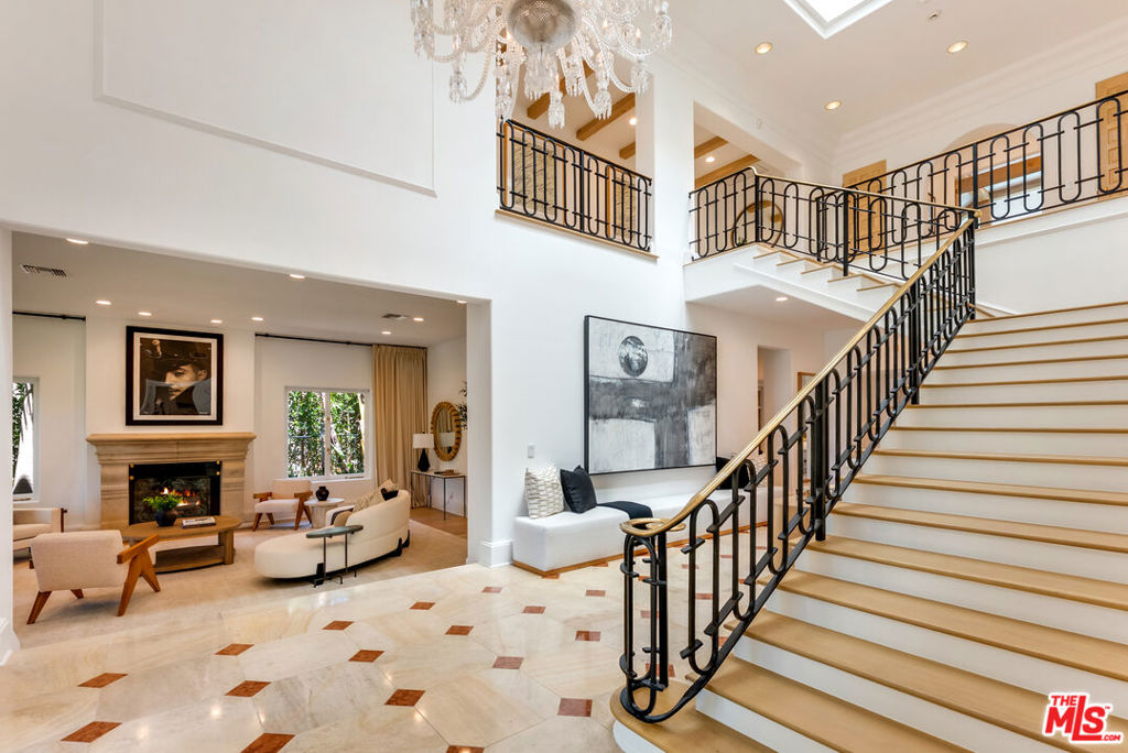 Properties 4 812 N Bedford Drive