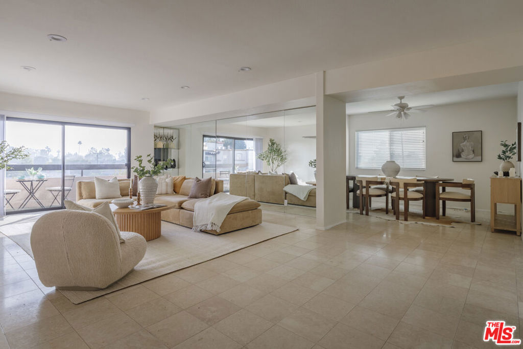 4829 Whitsett Avenue 301