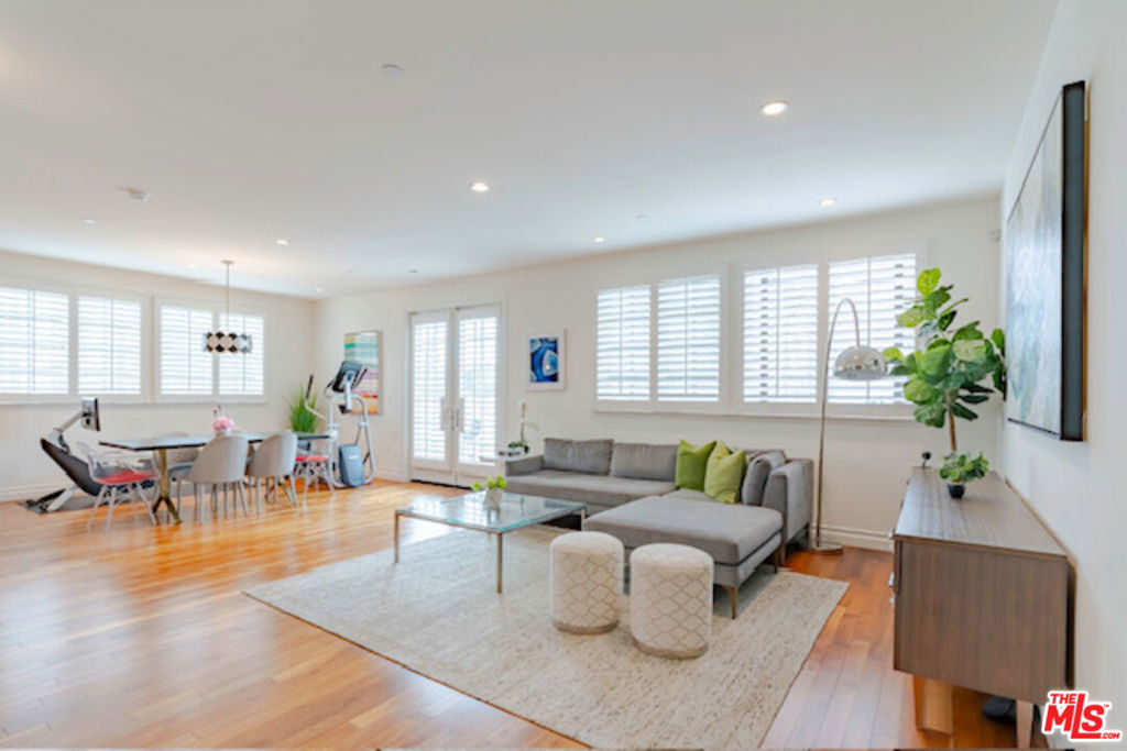 4661 Wilshire Boulevard 204