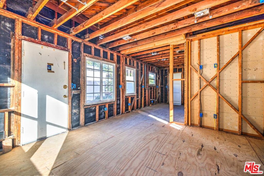 308 E Edgeware Road