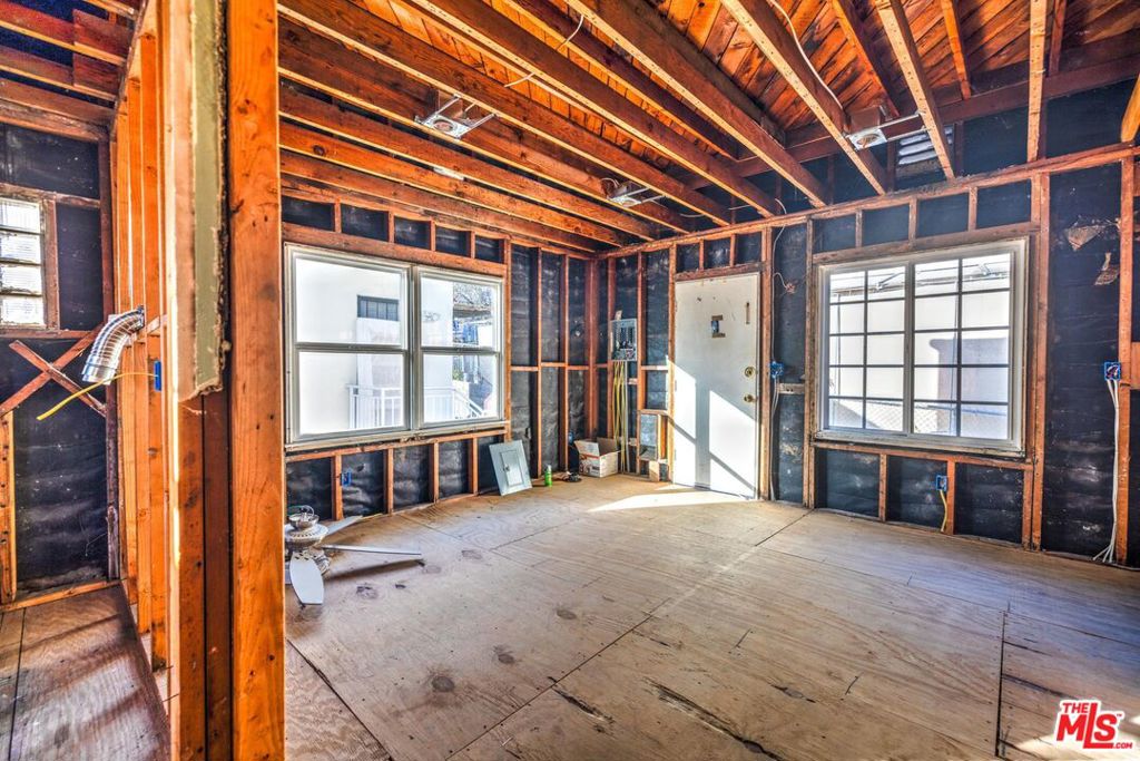 308 E Edgeware Road