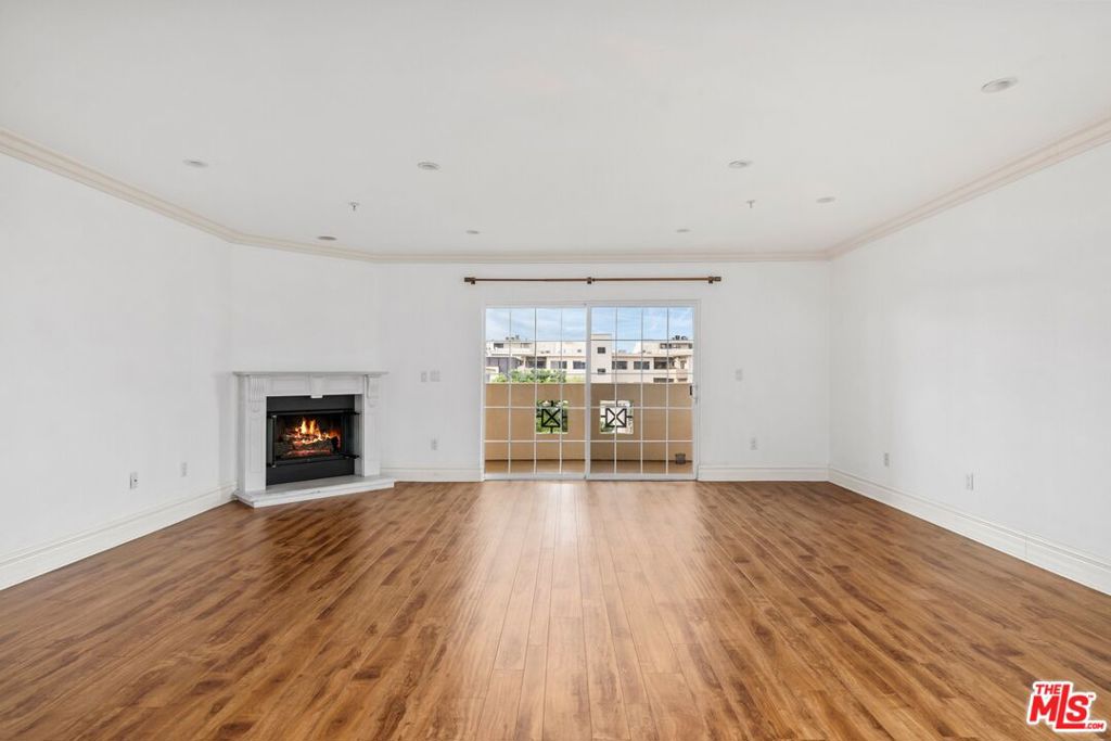 1948 Malcolm Avenue 305