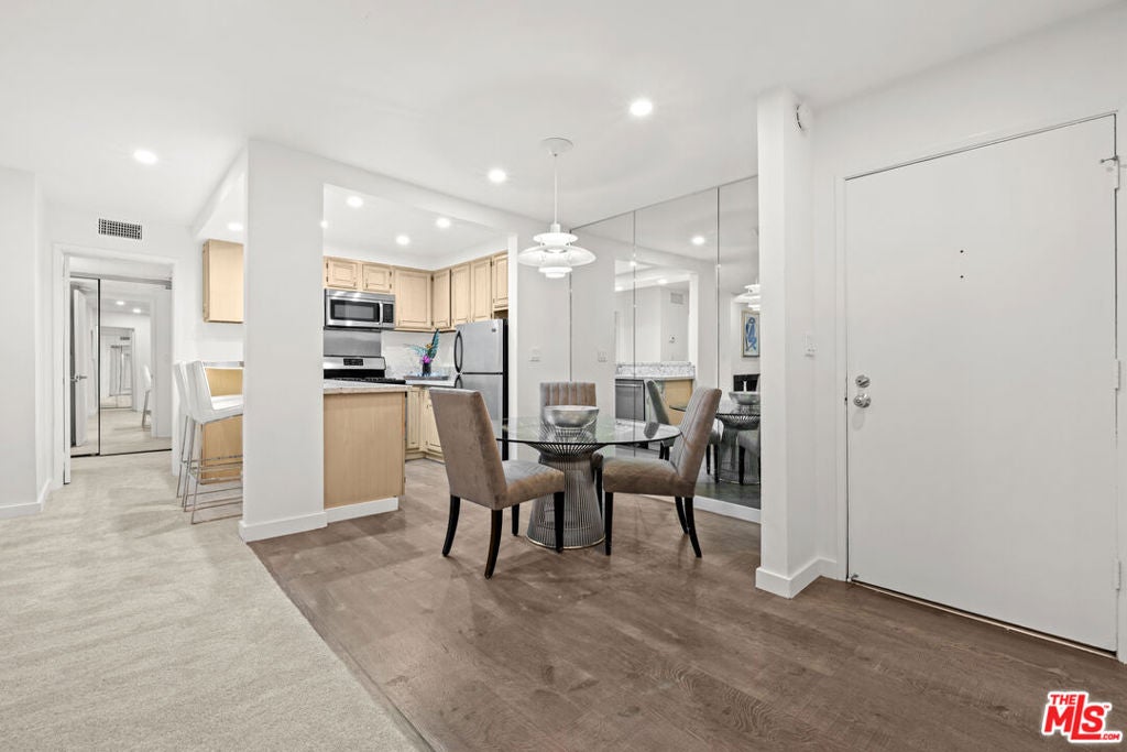 950 N Kings Road 209