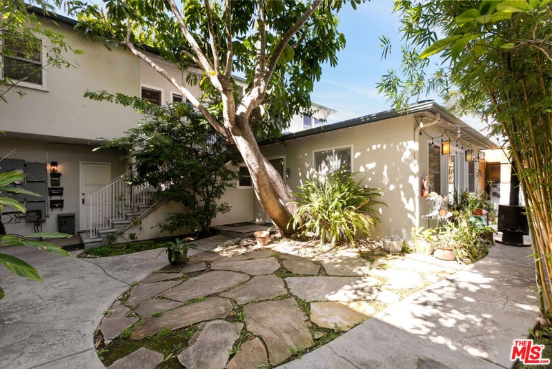 1453 Centinela Avenue