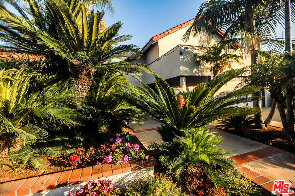 1321 Cuesta Way