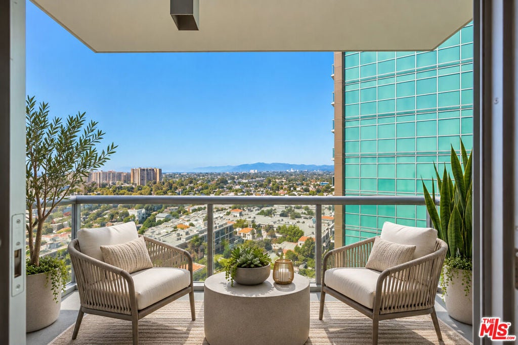 13700 Marina Pointe Drive 1411