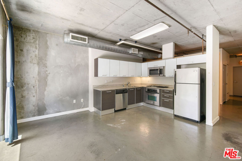 645 W 9th Street 201