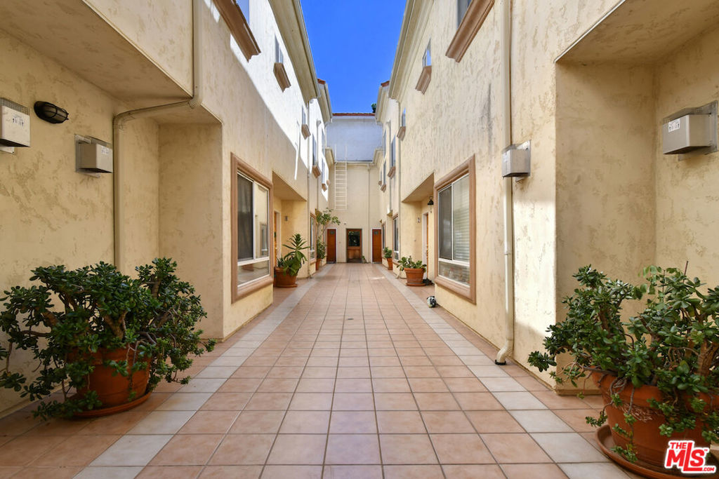 8800 Etiwanda Avenue 7