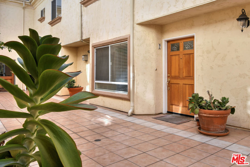 8800 Etiwanda Avenue 7