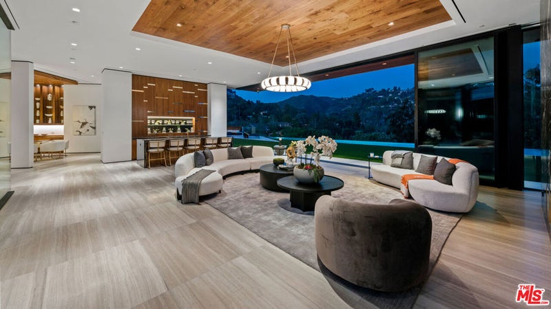 1130 Angelo Drive