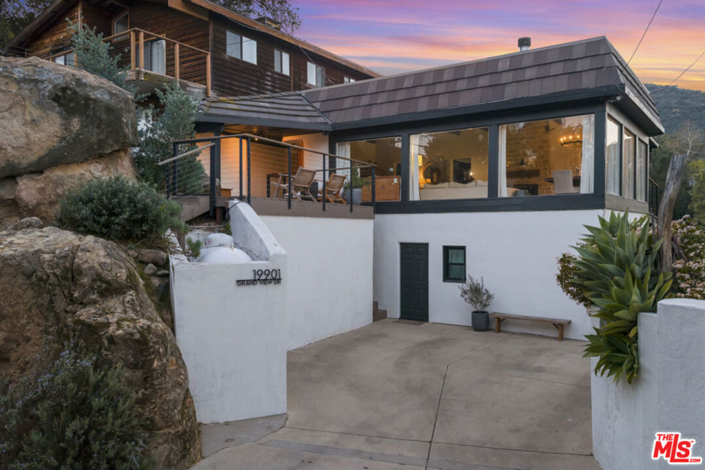 19901 Grand View Drive