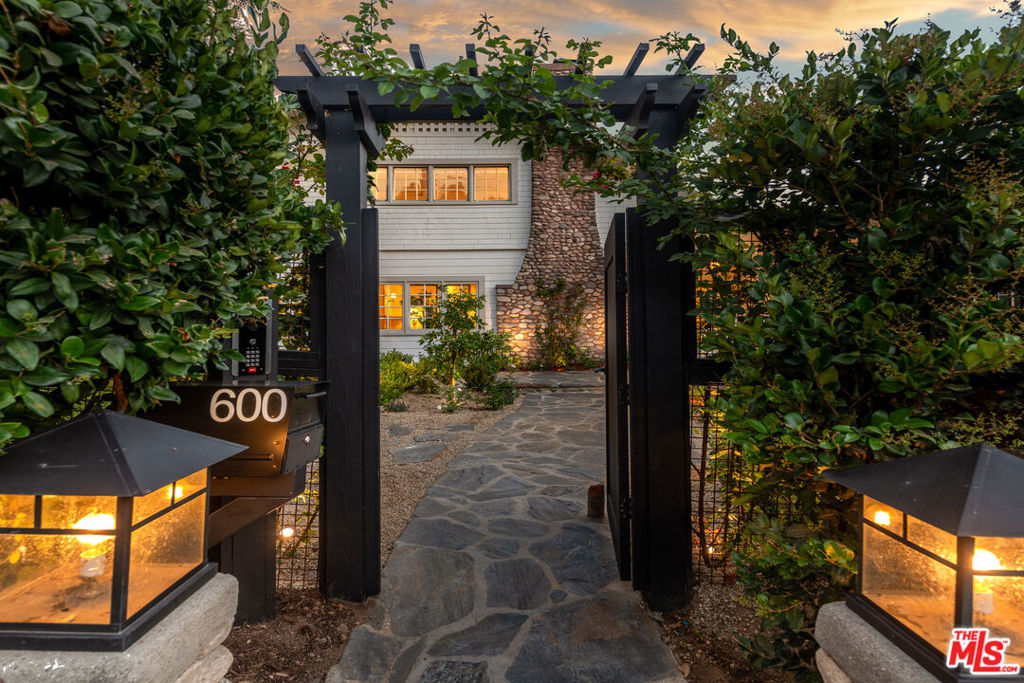 600 W California Boulevard