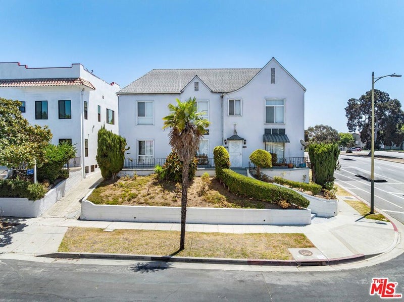 493 San Vicente Boulevard