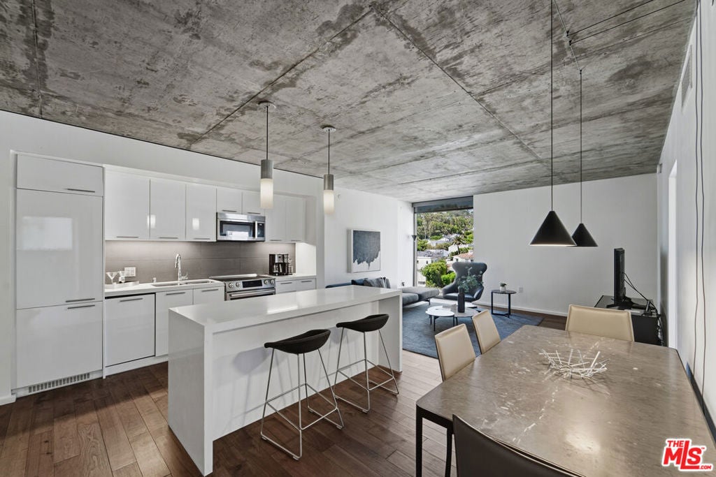 8500 W Sunset Boulevard 714