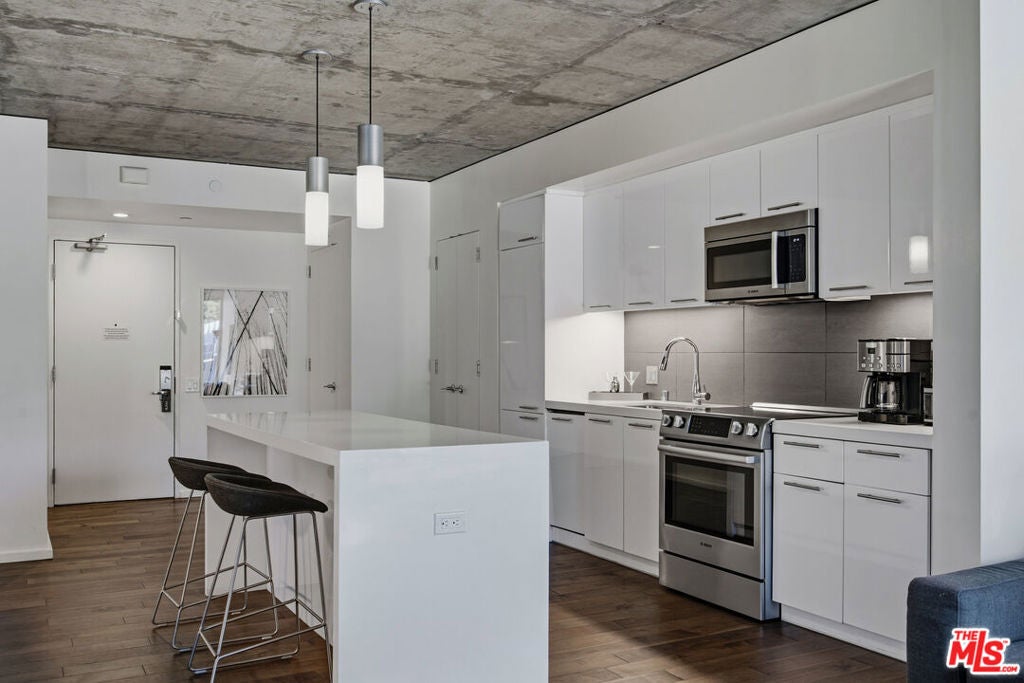 8500 W Sunset Boulevard 714