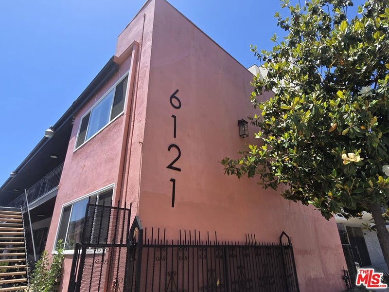 6121 Crenshaw Boulevard