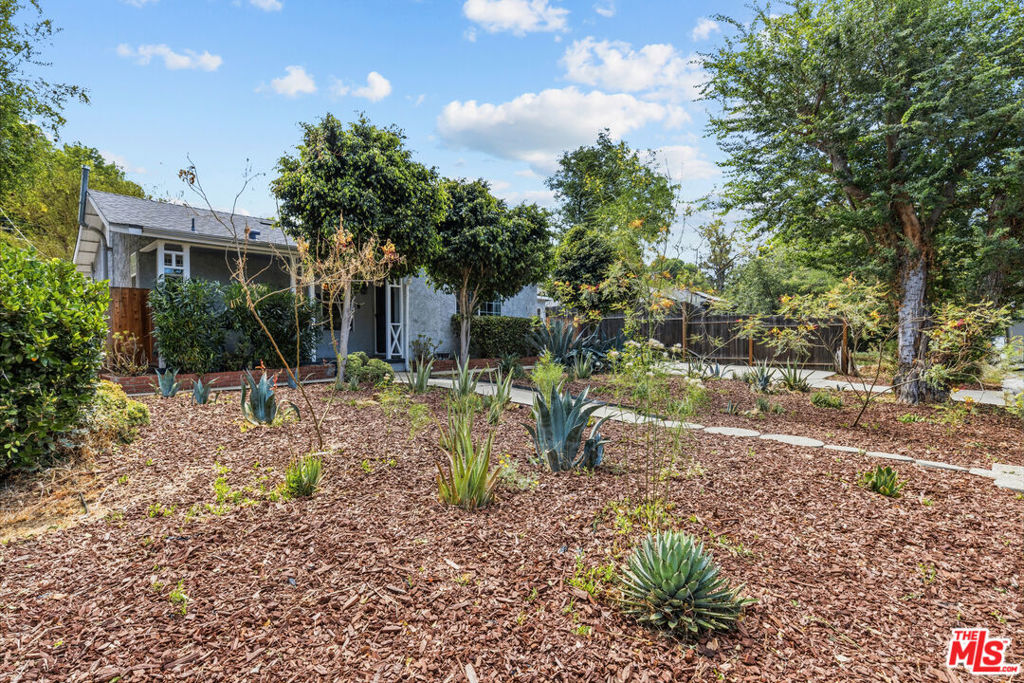 7048 Zelzah Avenue