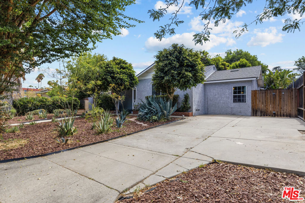 7048 Zelzah Avenue