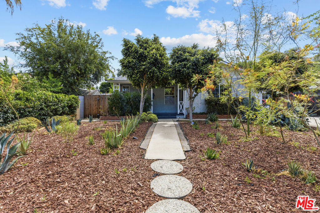 7048 Zelzah Avenue
