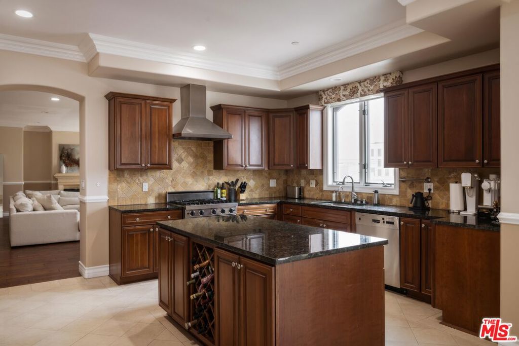 Properties 3 132 S Crescent Drive 403