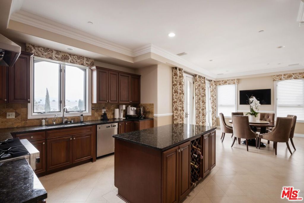 Properties 4 132 S Crescent Drive 403