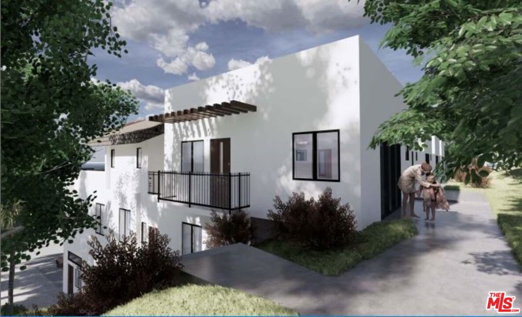 10702 N Samoa Avenue