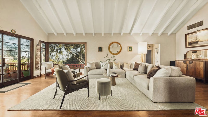 2882 Belden Drive