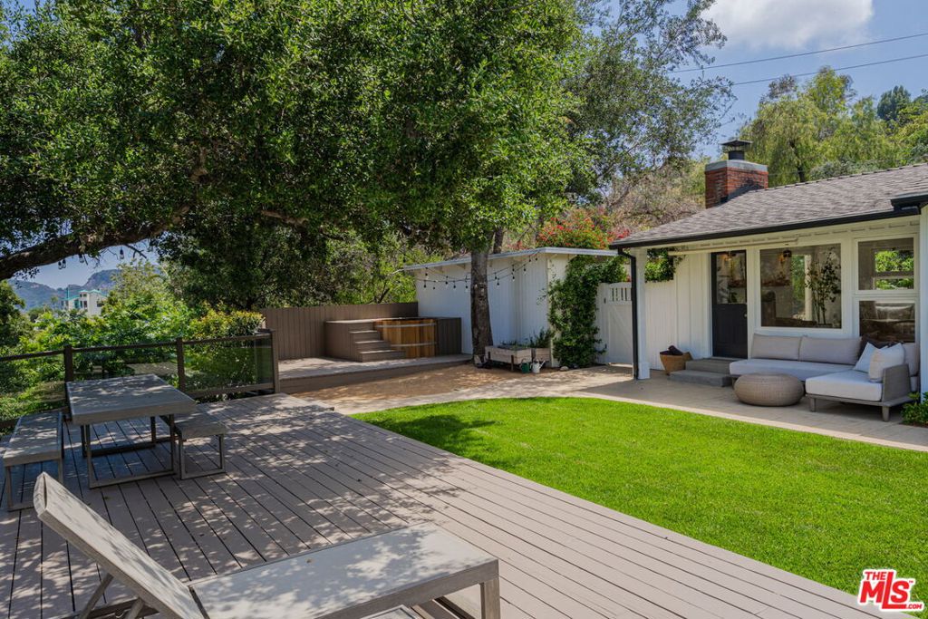 1205 Fernwood Pacific Drive