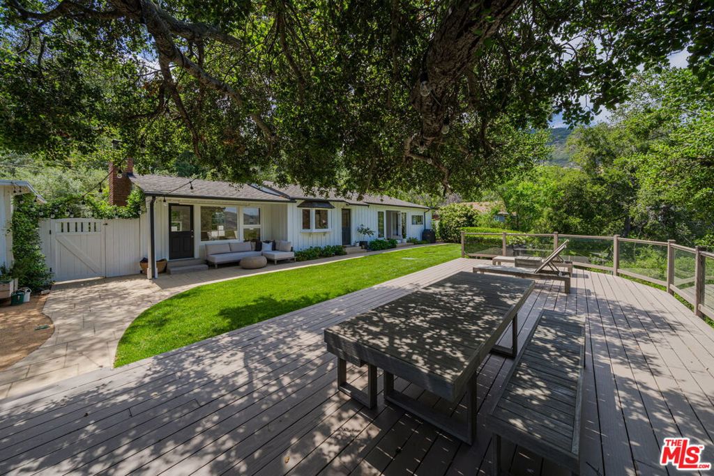 1205 Fernwood Pacific Drive
