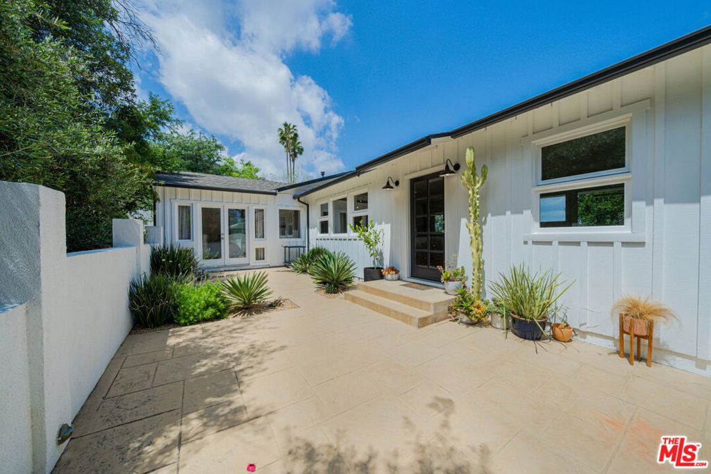 1205 Fernwood Pacific Drive