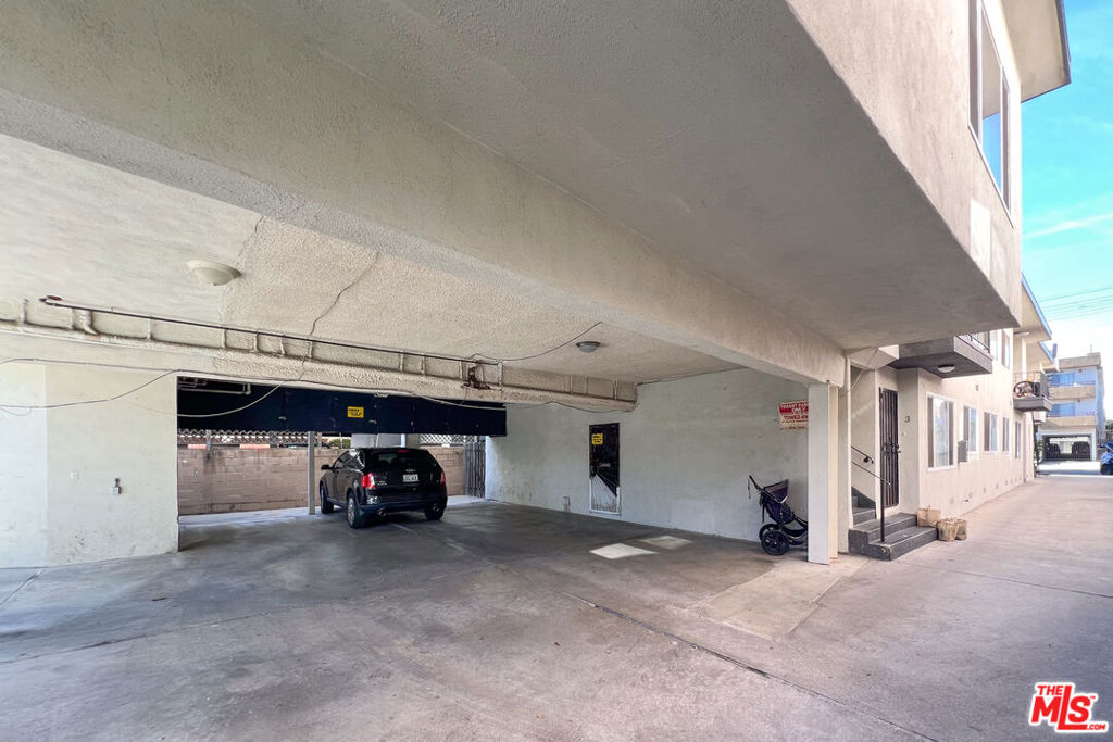 3126 S Canfield Avenue