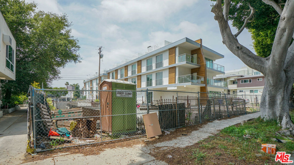 944 N Ogden Drive