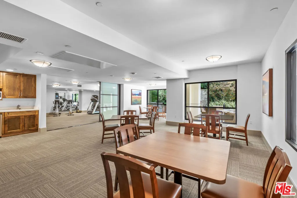 Encino, California 91316, United States, 2 Bedrooms Bedrooms, ,2 BathroomsBathrooms,Residential,Active,192103