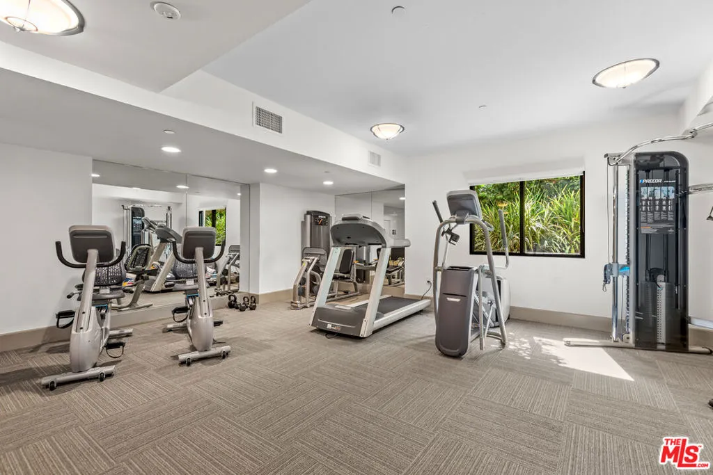 Encino, California 91316, United States, 2 Bedrooms Bedrooms, ,2 BathroomsBathrooms,Residential,Active,192103