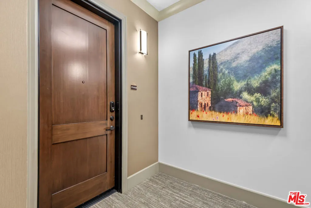 Encino, California 91316, United States, 2 Bedrooms Bedrooms, ,2 BathroomsBathrooms,Residential,Active,192103