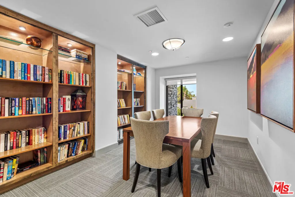 Encino, California 91316, United States, 2 Bedrooms Bedrooms, ,2 BathroomsBathrooms,Residential,Active,192103